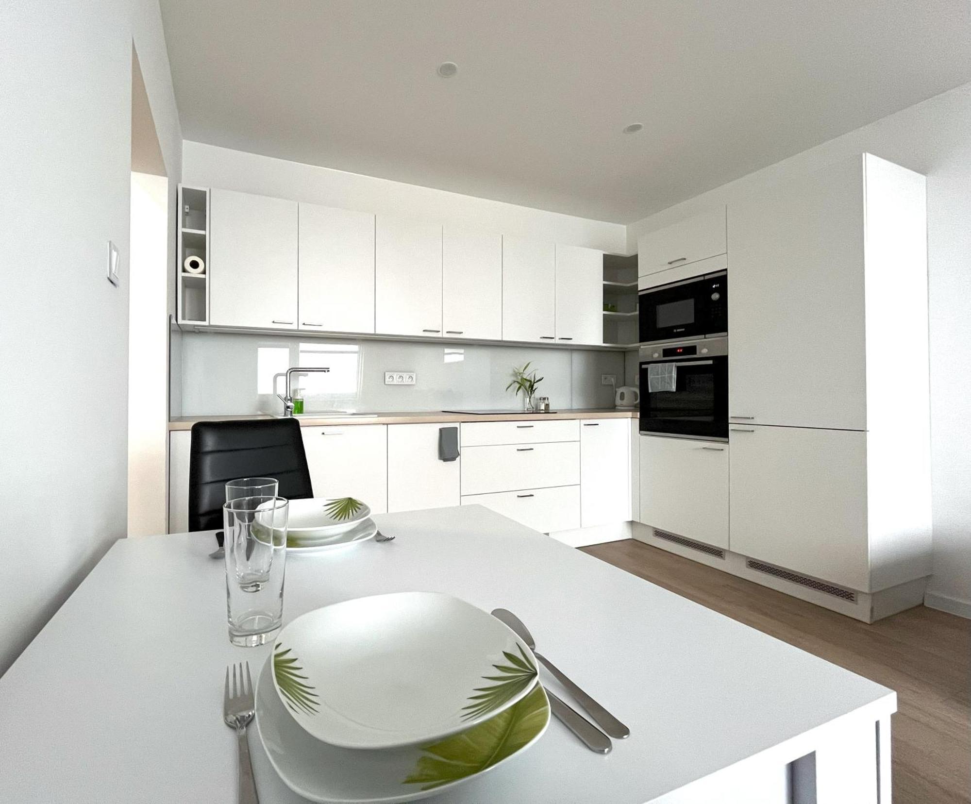 Elegant Escape Apartment III - Free Parking, Easy Access To City Center Bratislava Exterior foto