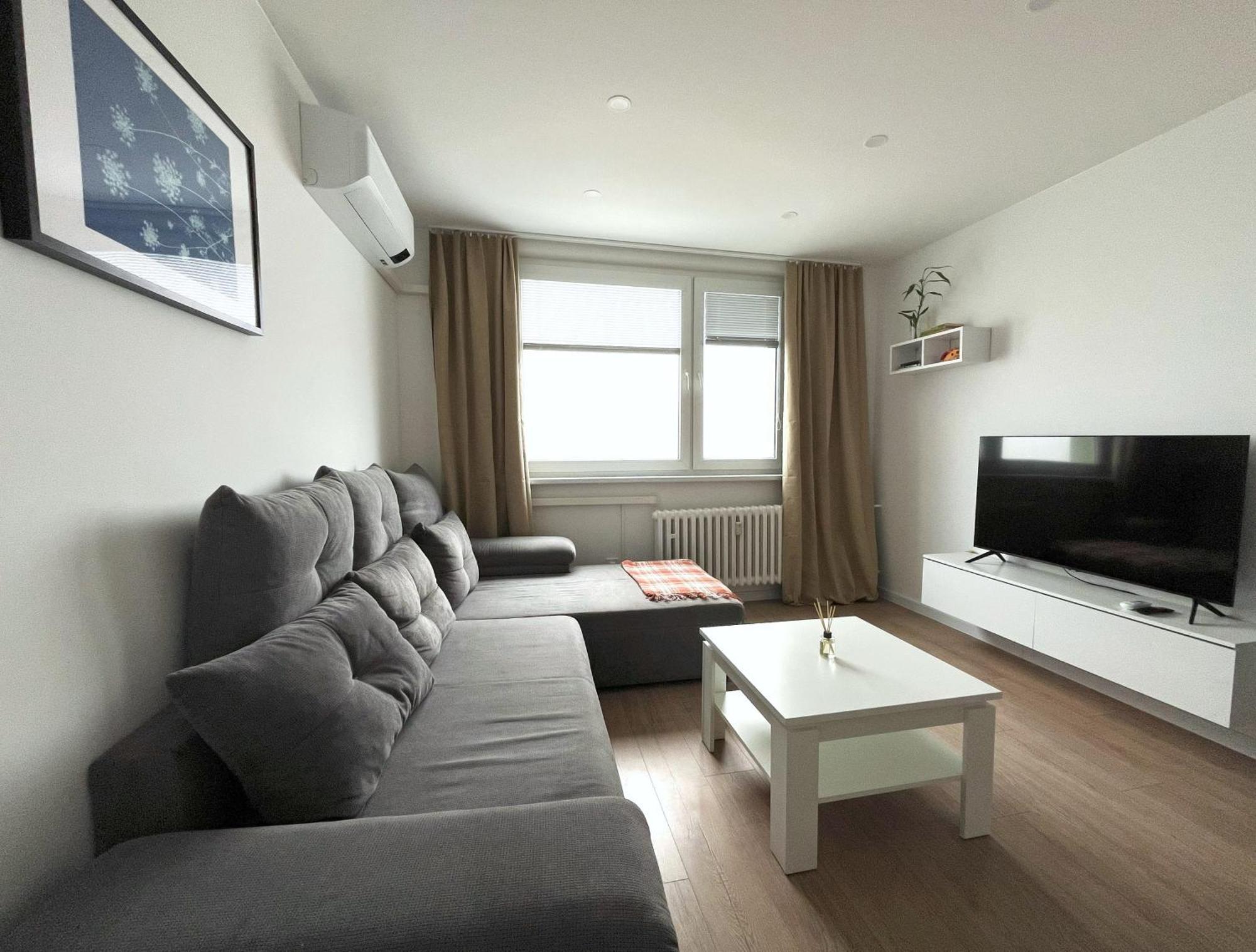 Elegant Escape Apartment III - Free Parking, Easy Access To City Center Bratislava Exterior foto
