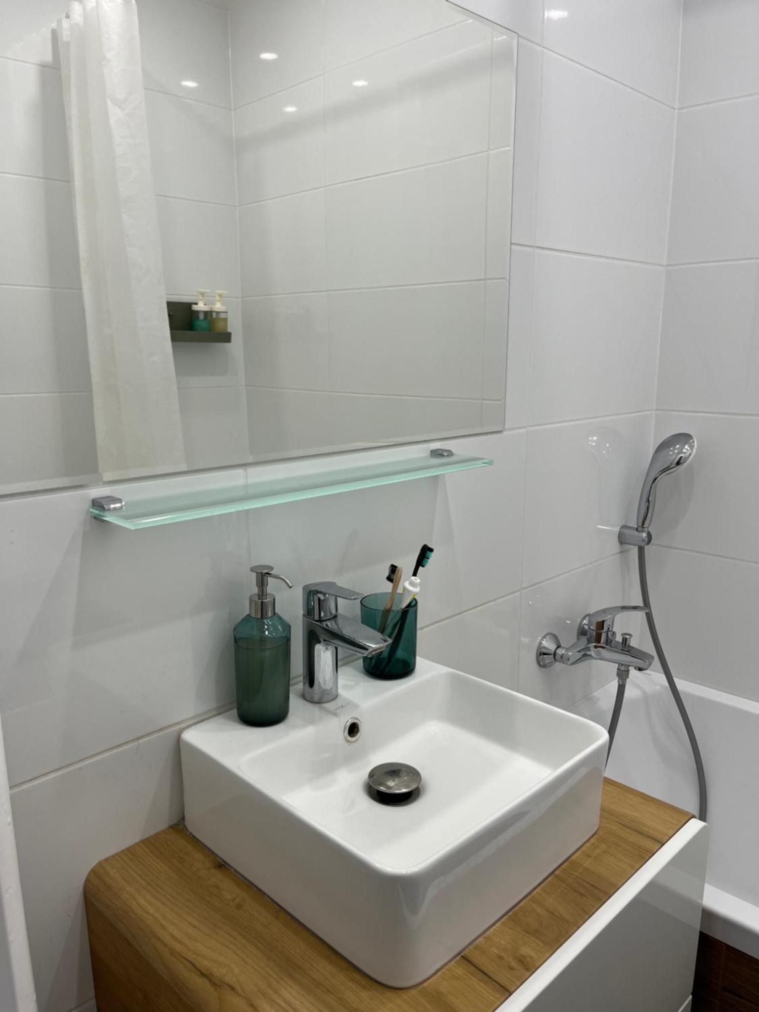 Elegant Escape Apartment III - Free Parking, Easy Access To City Center Bratislava Exterior foto
